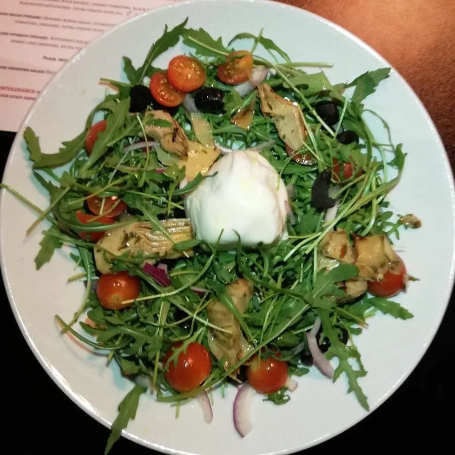 Insalata burrata, de la carta de Il Tizzone